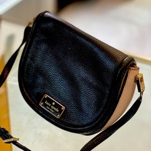 Kate spade crossbody 2 tone purse gently used